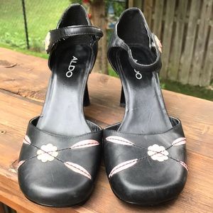 Flowered black Aldo heels  (38m)